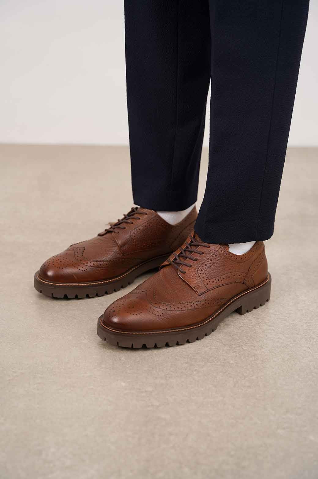 LOW-TOP LEATHER BROGUES