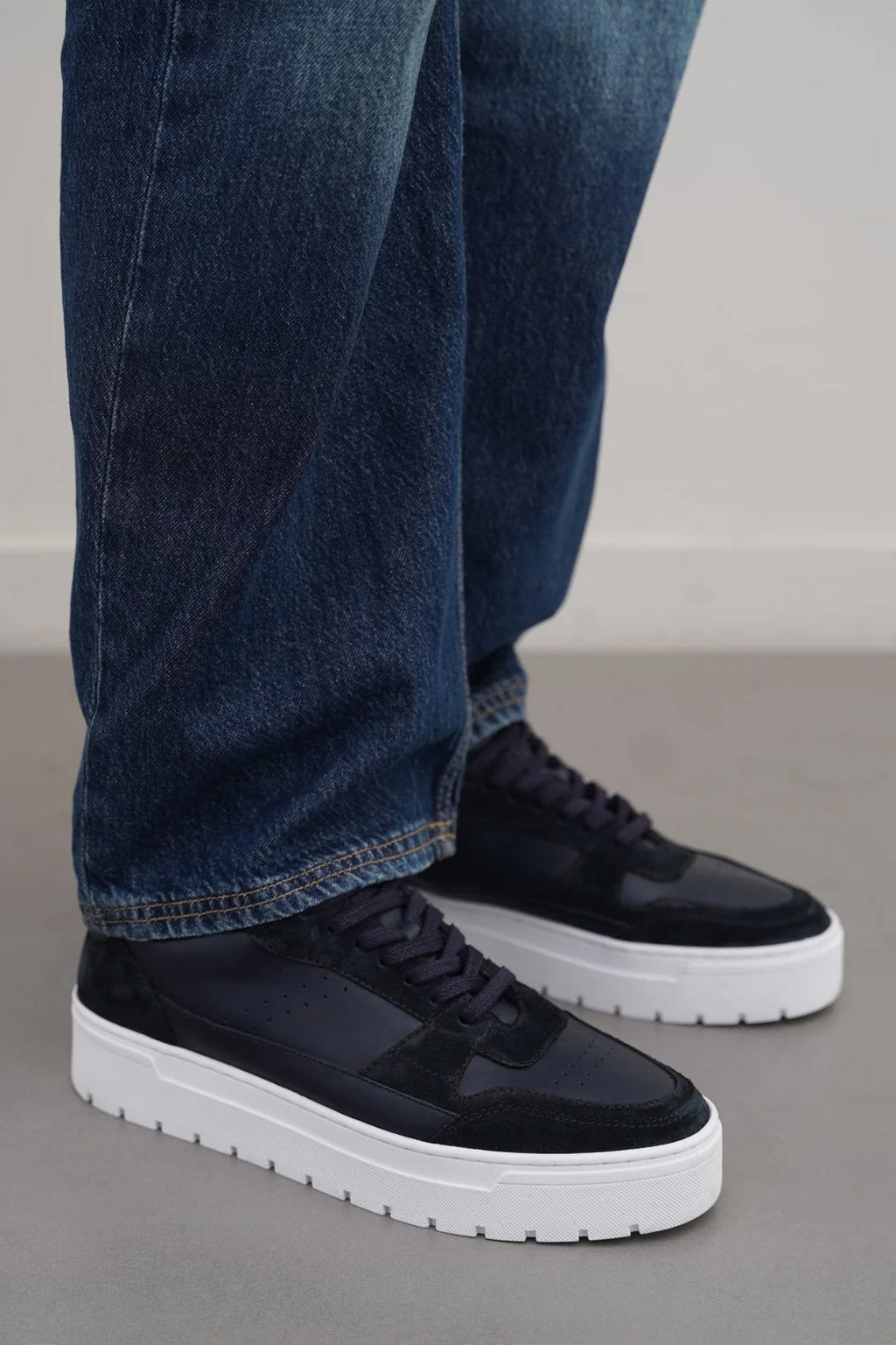 LEATHER CHUNKY SNEAKERS