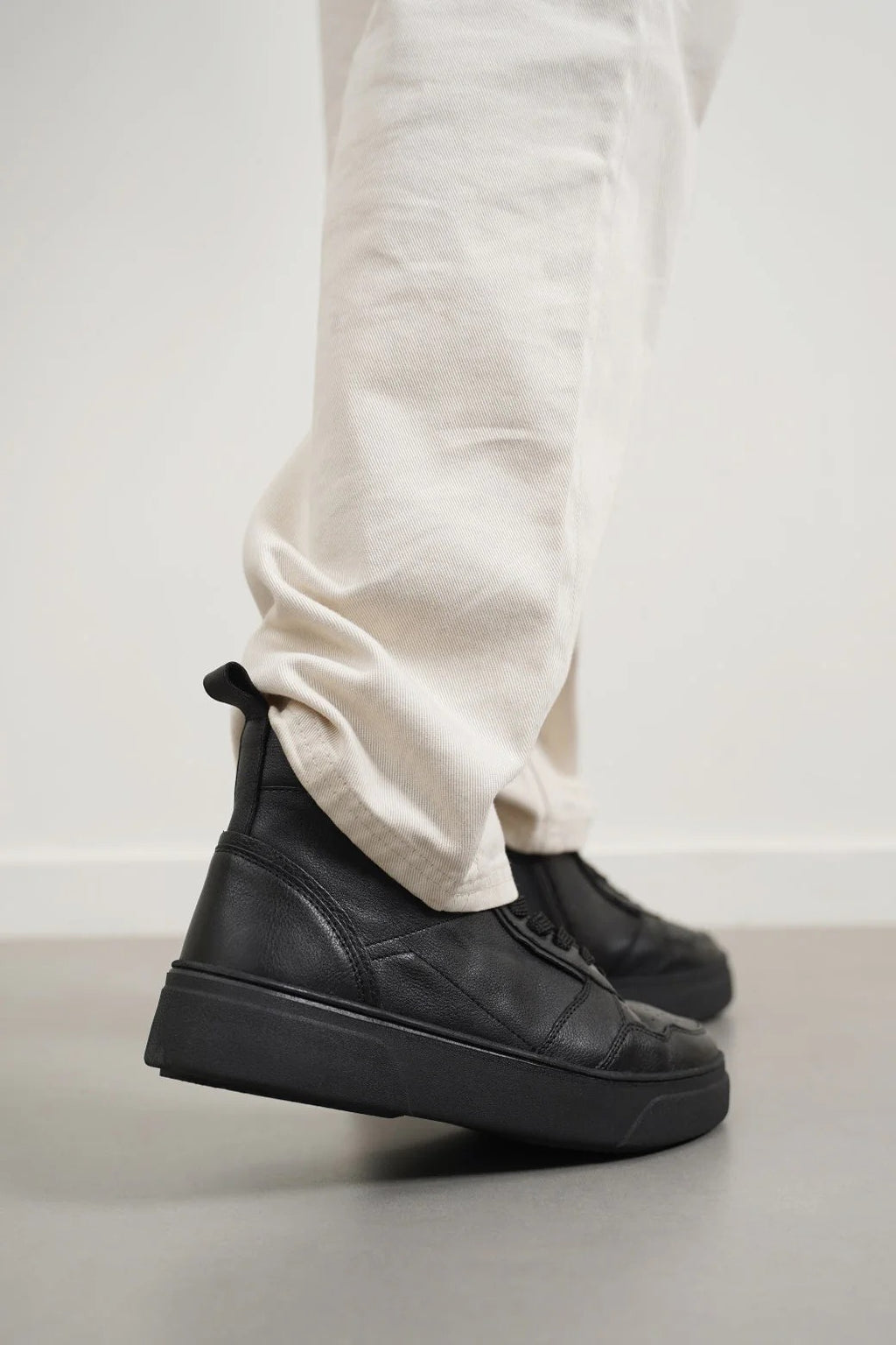 HIGH-TOP LEATHER SNEAKERS