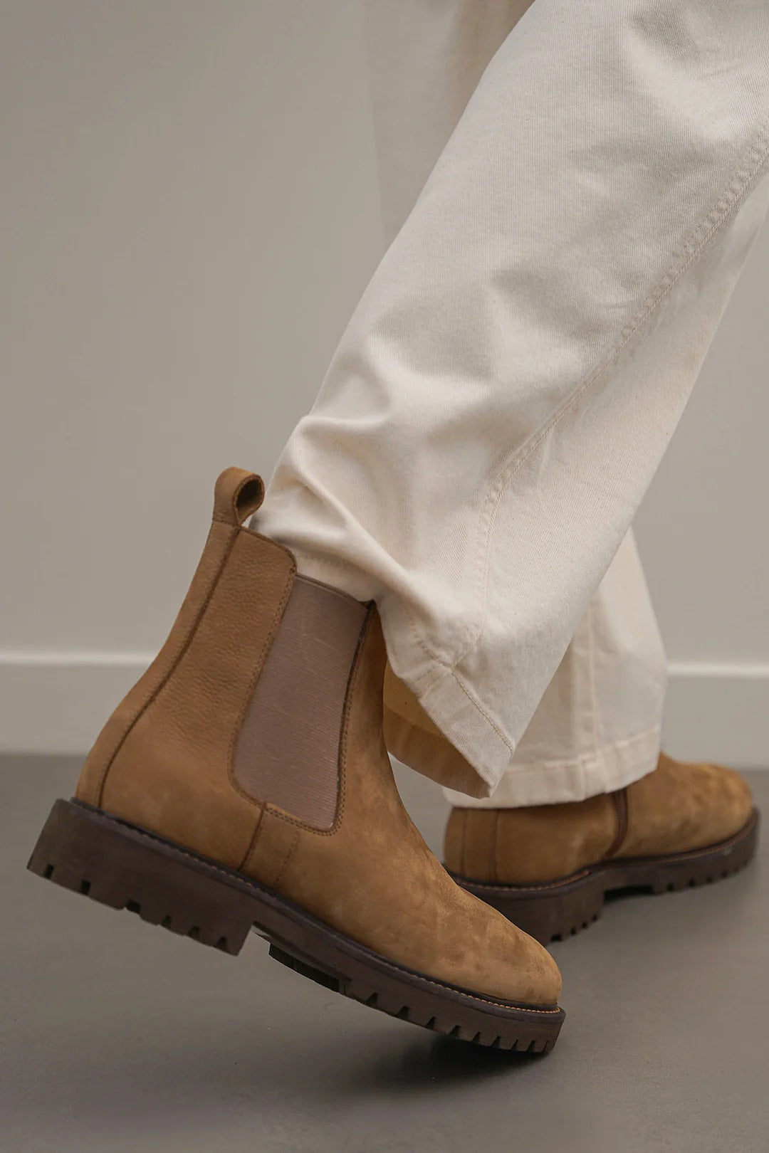 LEATHER CHELSEA BOOTS