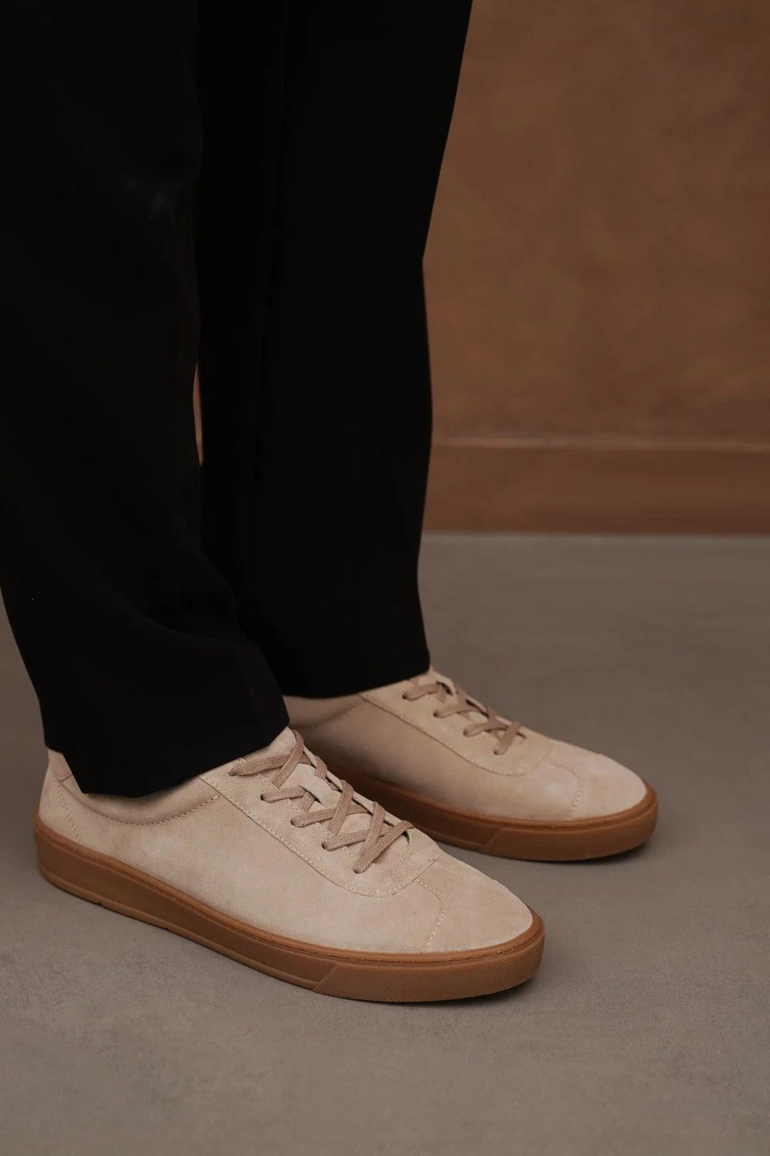 LOW-TOP LEATHER SNEAKERS