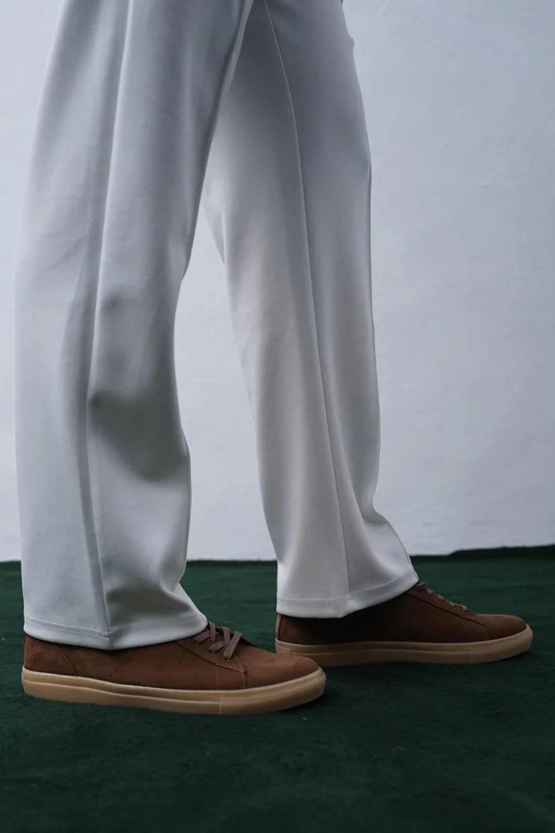 LACE-UP LEATHER SNEAKERS