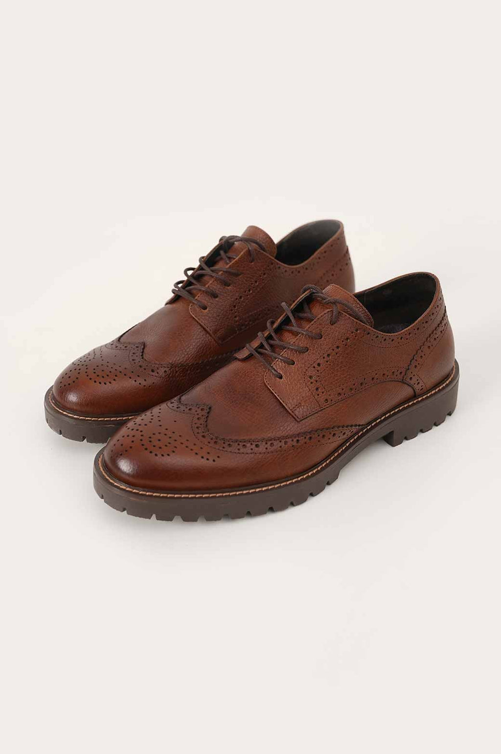 LOW-TOP LEATHER BROGUES