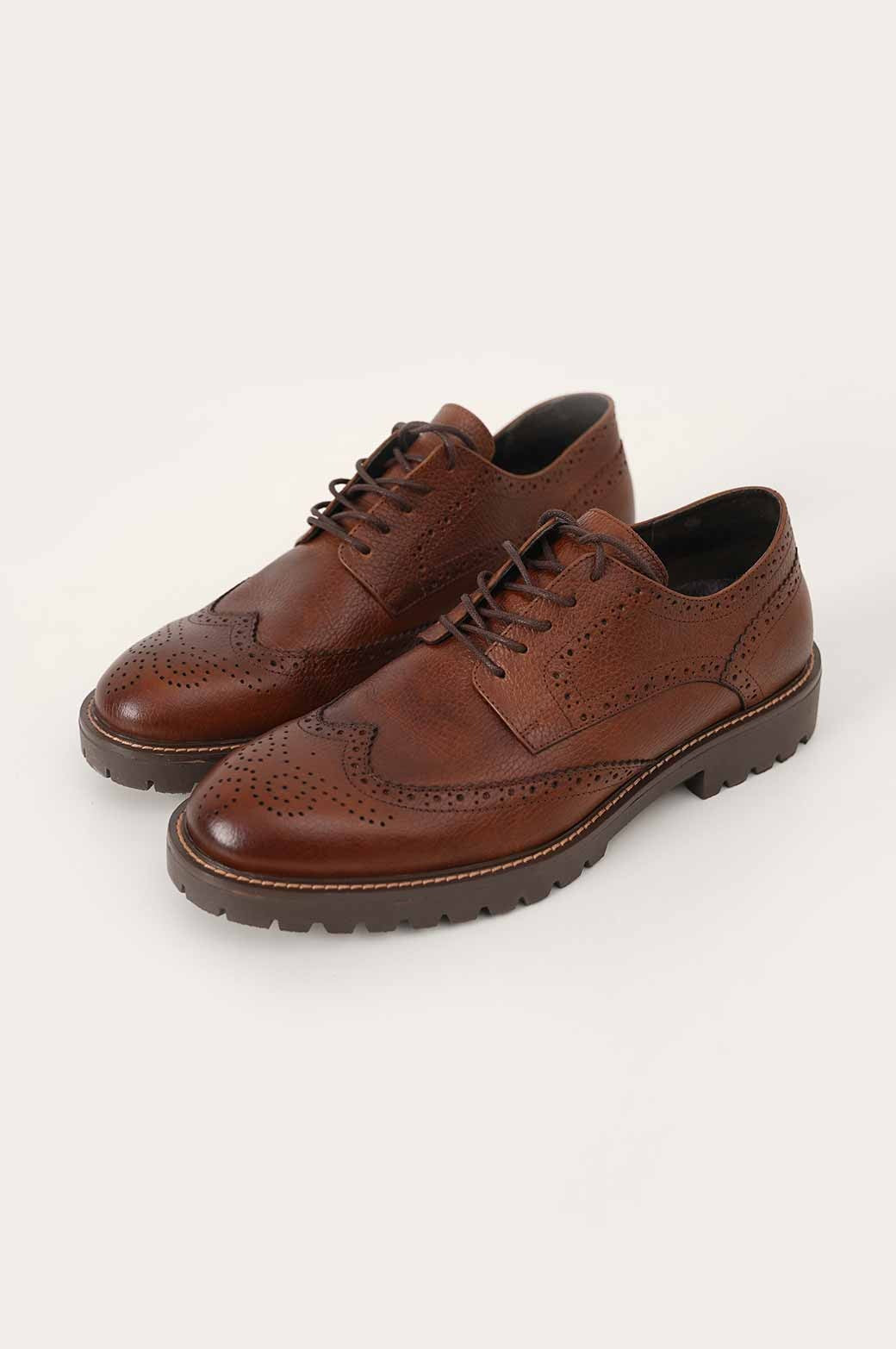 LOW-TOP LEATHER BROGUES